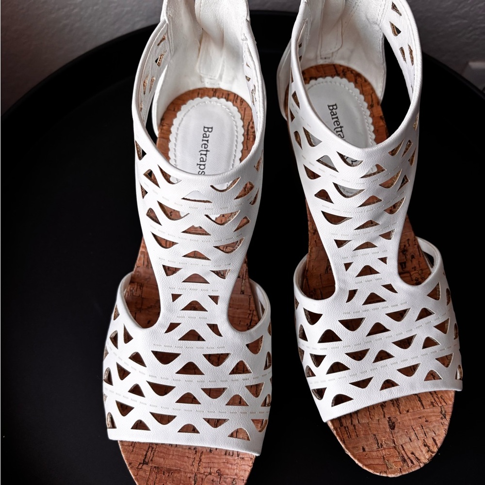 New! Baretraps white Women's Sandals